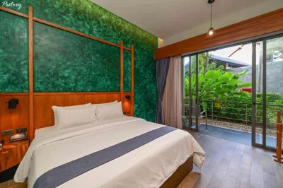 Premier Deluxe con vista sul giardino e balcone — R-Mar Resort and Spa Patong, Phuket